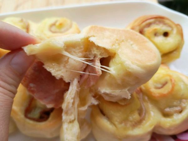 培根芝士拉丝面包