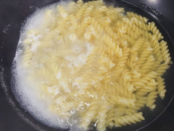 菠菜酱螺旋意面