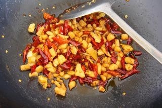 经典川菜——辣子鸡丁