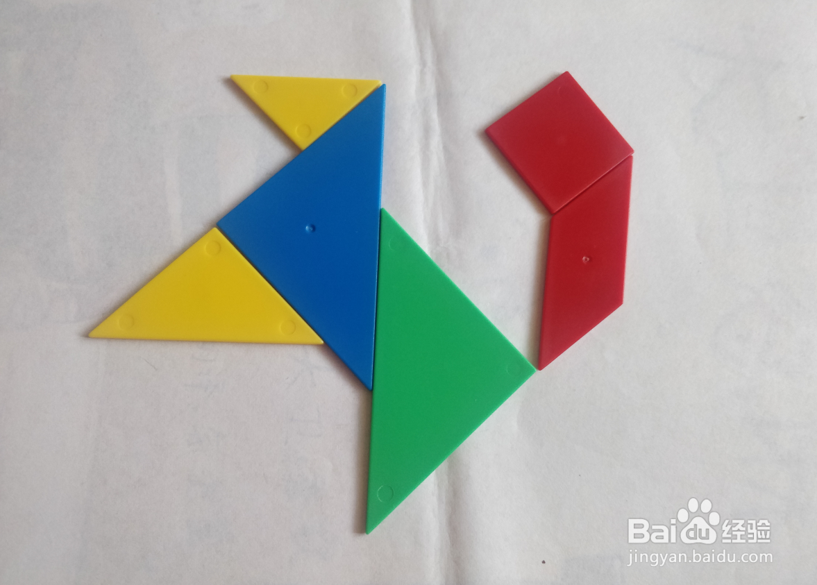 用传统七巧板怎么拼一只亲昵摇尾巴的狗?