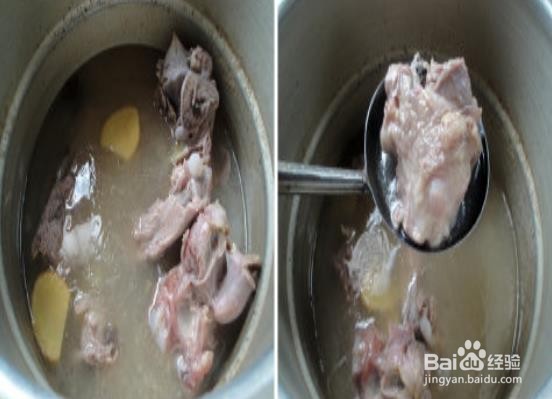 在家里做酸菜汆白肉的步骤