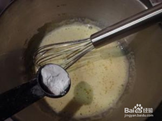 家庭自制香草酸奶油草莓冰淇淋