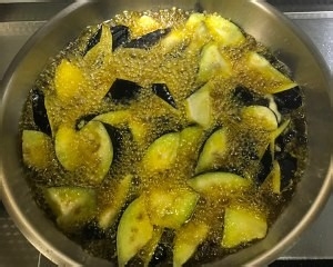食补养生鱼香茄子的做法