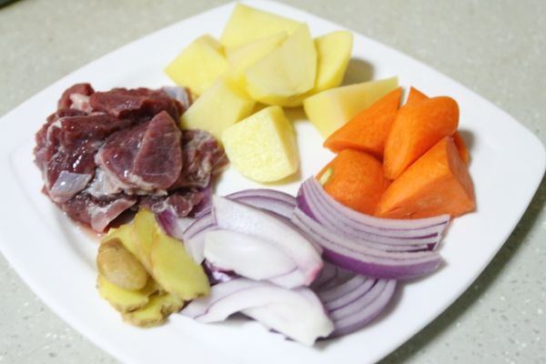 咖喱土豆炖牛肉