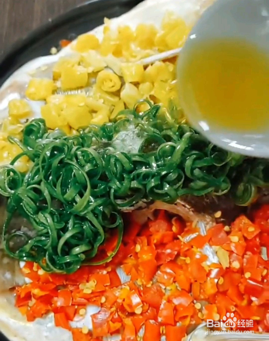 双椒鱼头的做法