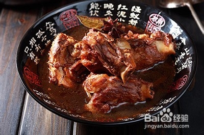 酱香炖棒骨的做法