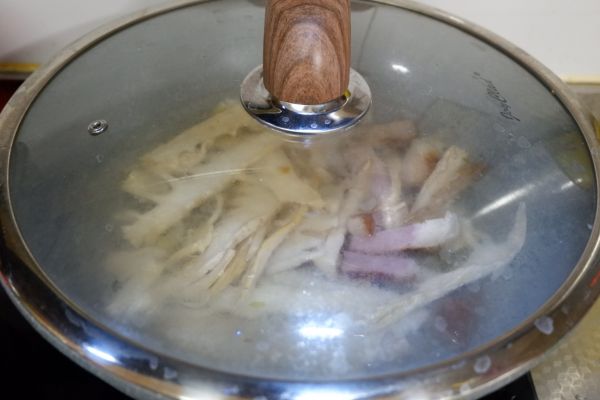 笋干腊肉炖豆腐