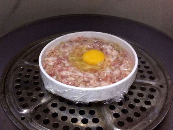 下饭神器：窝蛋榨菜蒸肉饼