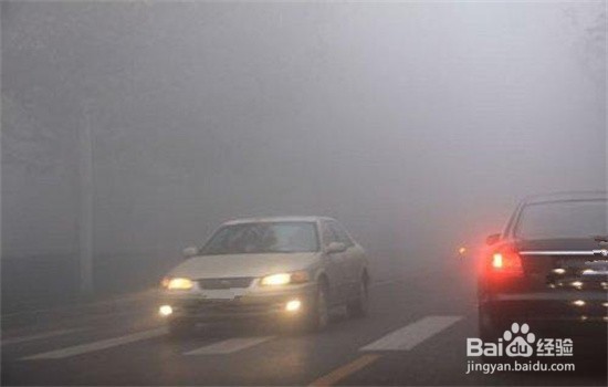 雾霾天气开车时应注意什么