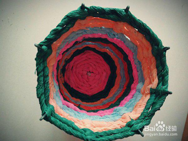 皱纹纸diy彩色手工笔筒