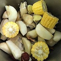 如何制作啤梨土鸡汤火锅