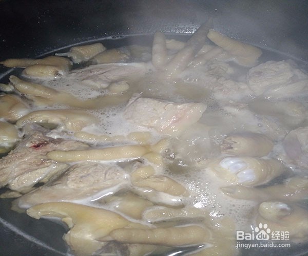 如何做健康无油的啤酒炖鸡爪排骨