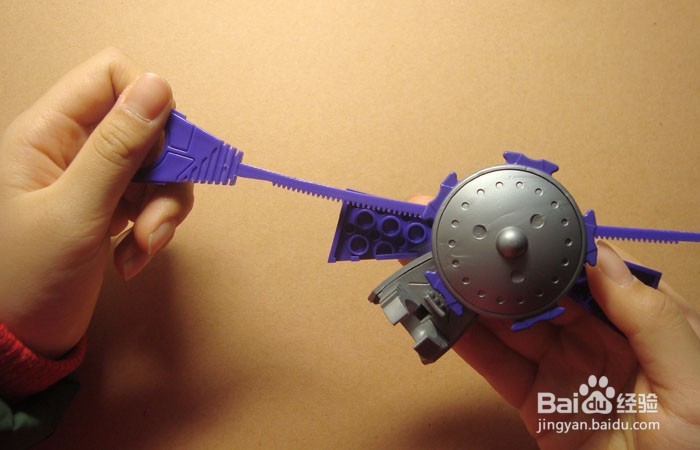 如何教孩子玩积木旋转陀螺