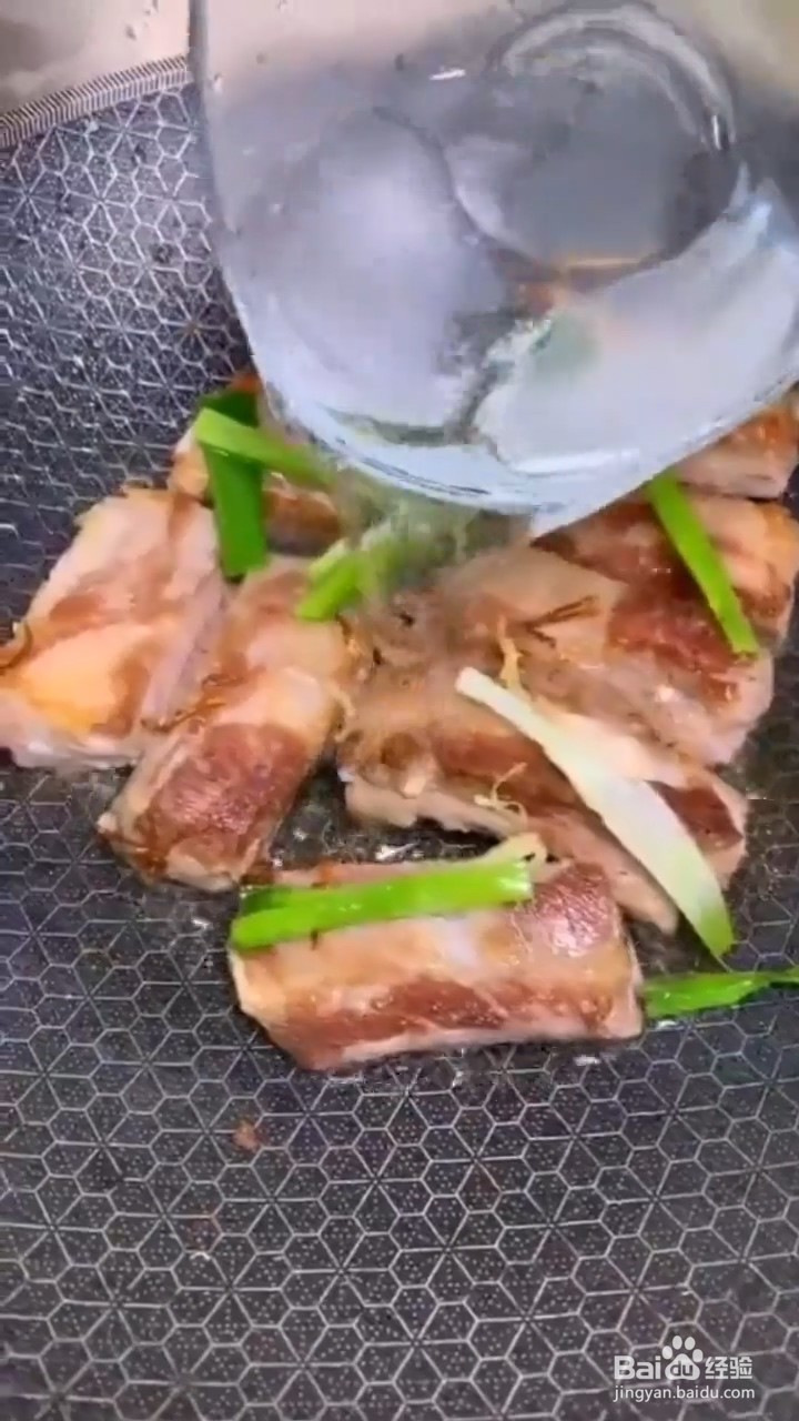 如何制作好吃的排骨玉米焖饭