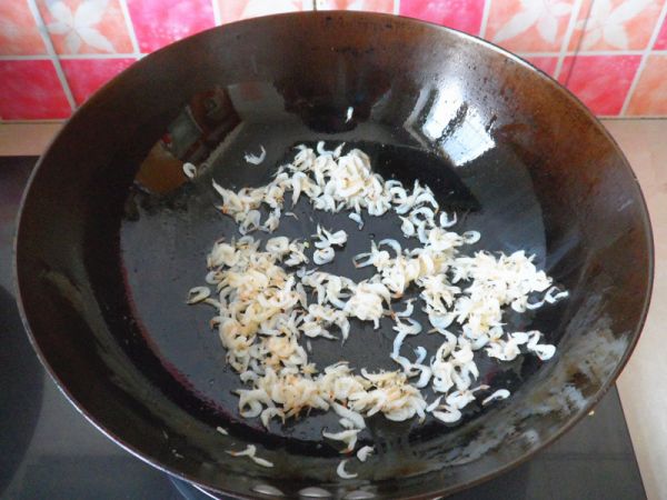 韭菜虾皮炒鸡蛋