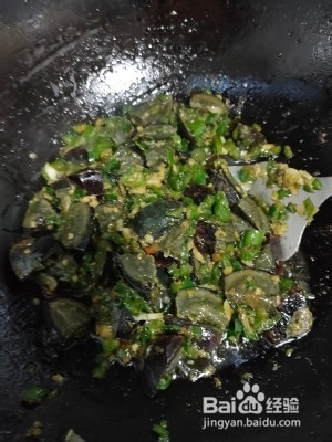 青椒蒜末皮蛋的做法