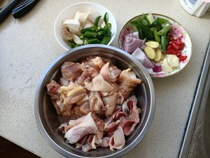 鸡腿杏鲍菇贴饼子的做法