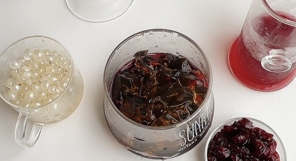 桑葚茶冻蔓越梅饮