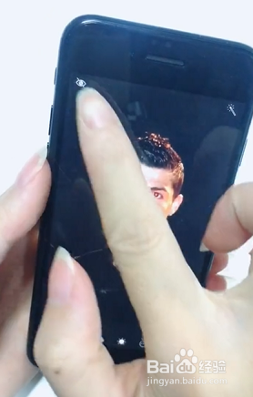 如何用iPhone手机去掉人物照片红眼