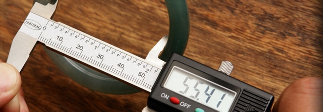 翡翠手镯尺寸大小及配戴方法