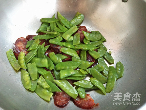 腊肠炒荷兰豆