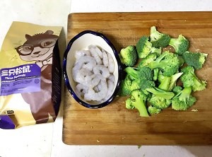 时蔬坚果炒虾仁的做法