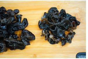 芹菜木耳炒鸡蛋-素菜也可以如此美味