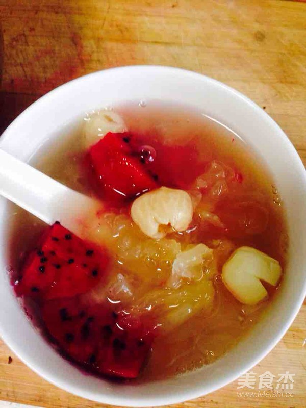 火龙果莲子桂圆银耳汤