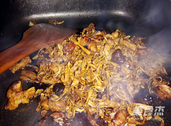 香菇豆干煲仔饭