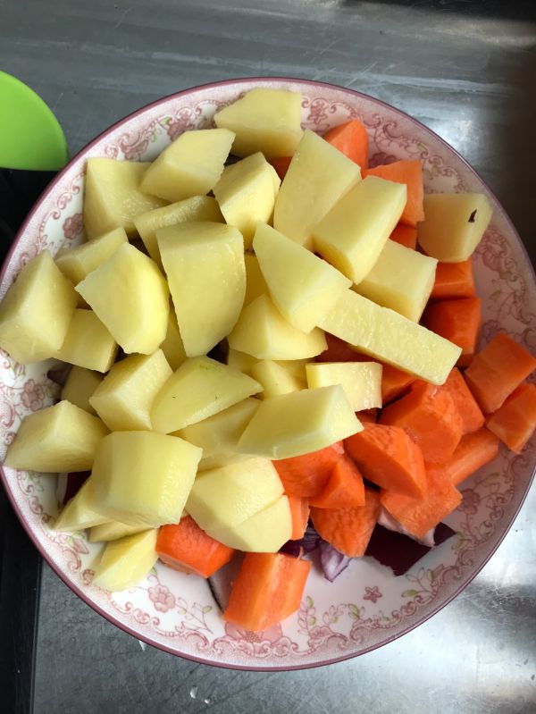 胡萝卜土豆炖牛腩