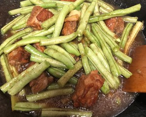 排骨豆角焖面的简单做法