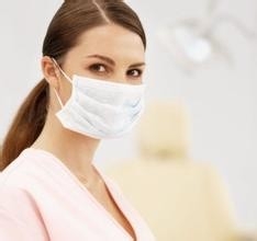 如何应对秋天嗓子疼