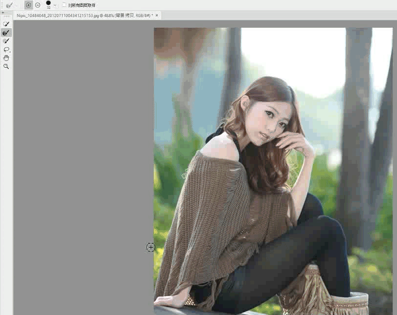 PS：新手怎样可以快速抠人物换背景