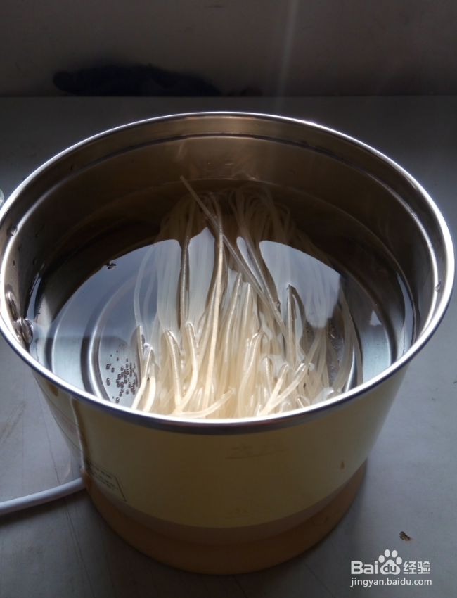 在宿舍如何自己动手煮一碗美味的螺蛳粉