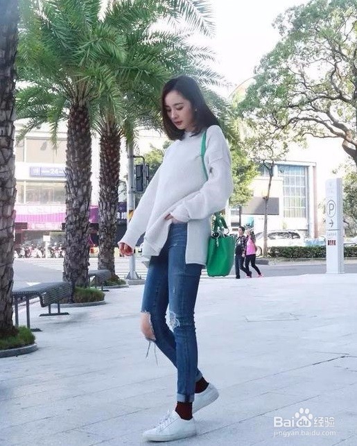 小白鞋如何配袜子