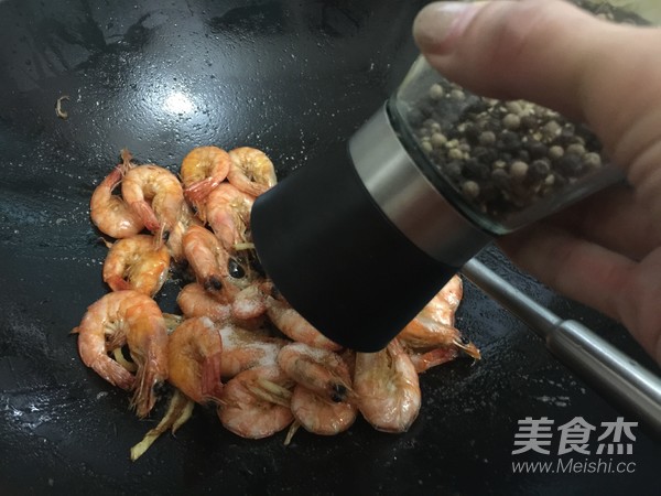 椒盐鲜露虾的做法