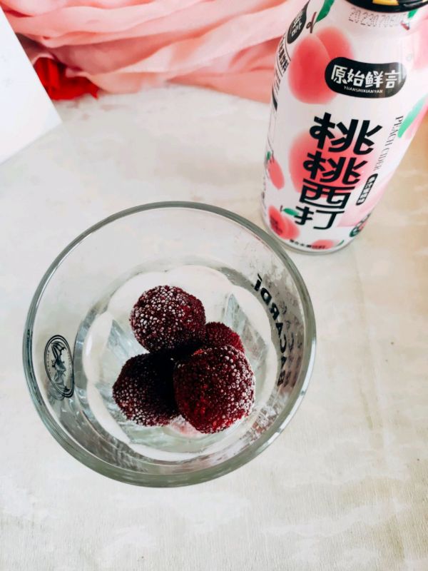 桃桃西打杨梅饮