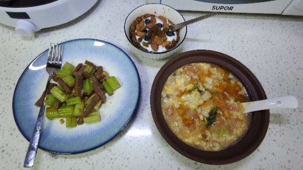 西红柿芹菜叶子疙瘩汤