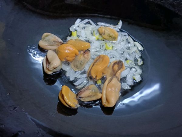 酱香贻贝油麦菜