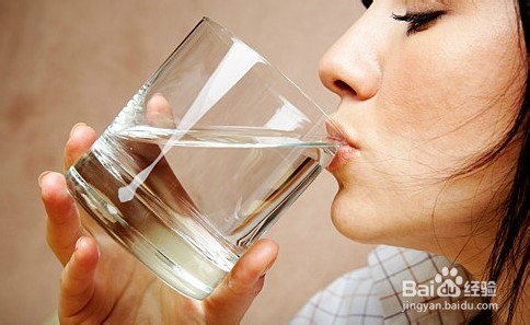 嘴唇干裂怎么办？