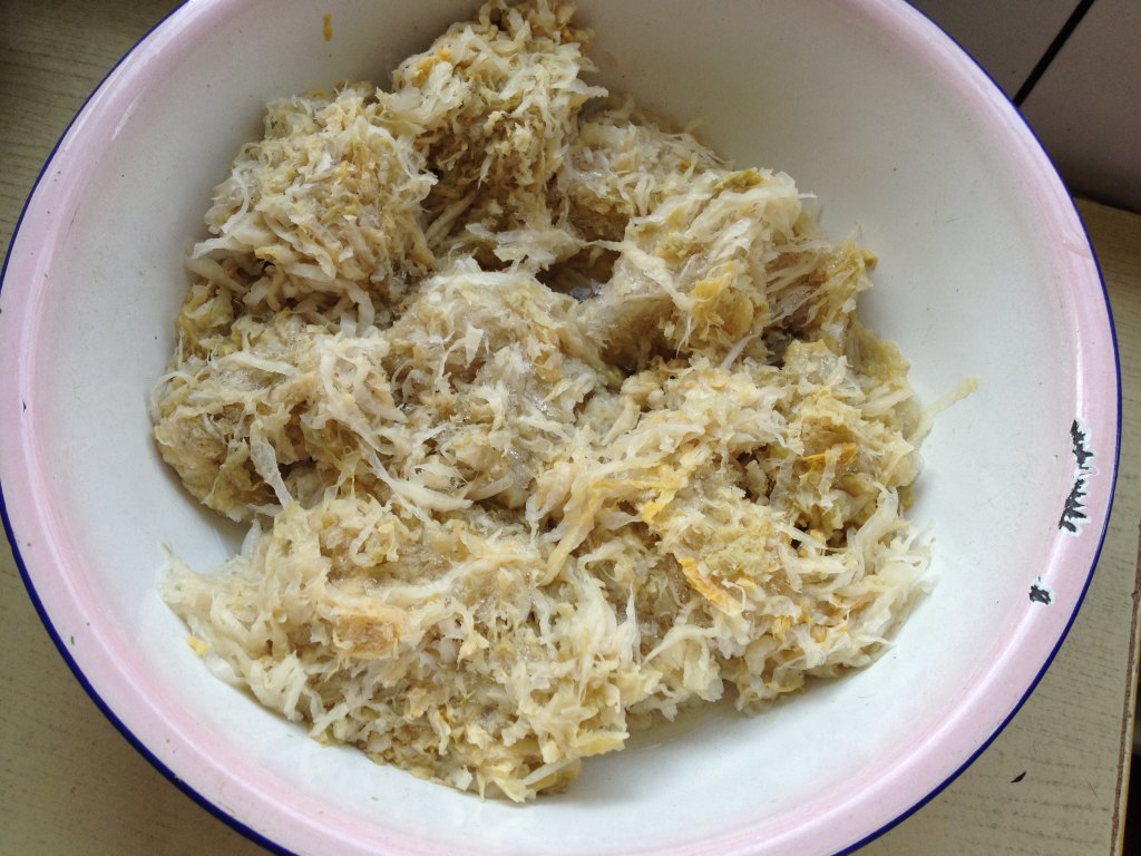 看着都让人流口水的排骨炖酸菜,赶紧来学吧!