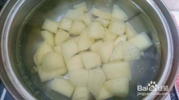 小朋友吃了一大盘的 意大利面+炸薯块