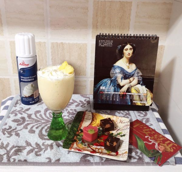 奶油菠萝香蕉奶昔