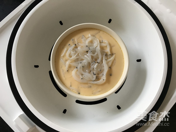 银鱼蒸蛋的做法