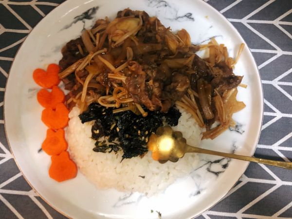 日式金针菇肥牛盖饭