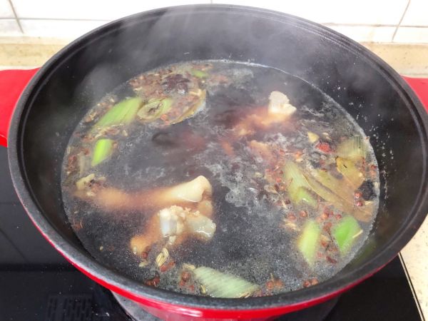 黄豆花生炖猪蹄