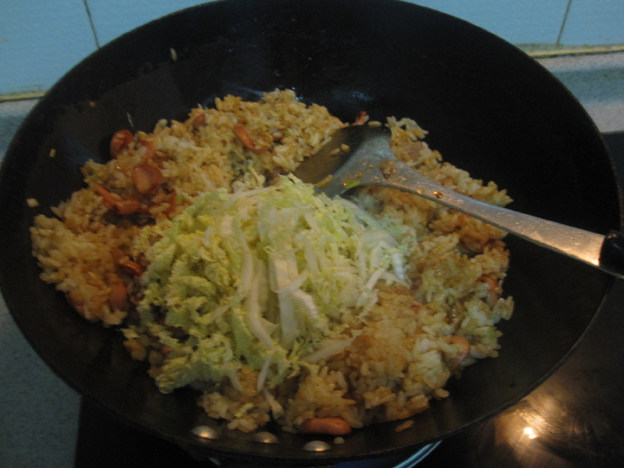 脆皮肠炒饭怎么做好吃，看这个就能学会