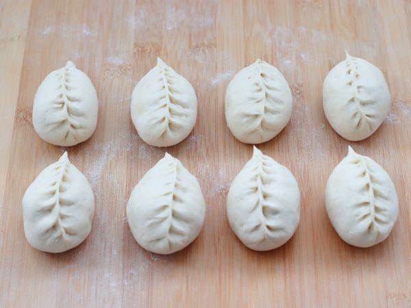 槐花虾仁酱肉包