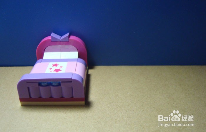 如何用积木搭建美丽女孩房间的场景