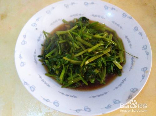 美食#清炒带叶子芹菜的做法
